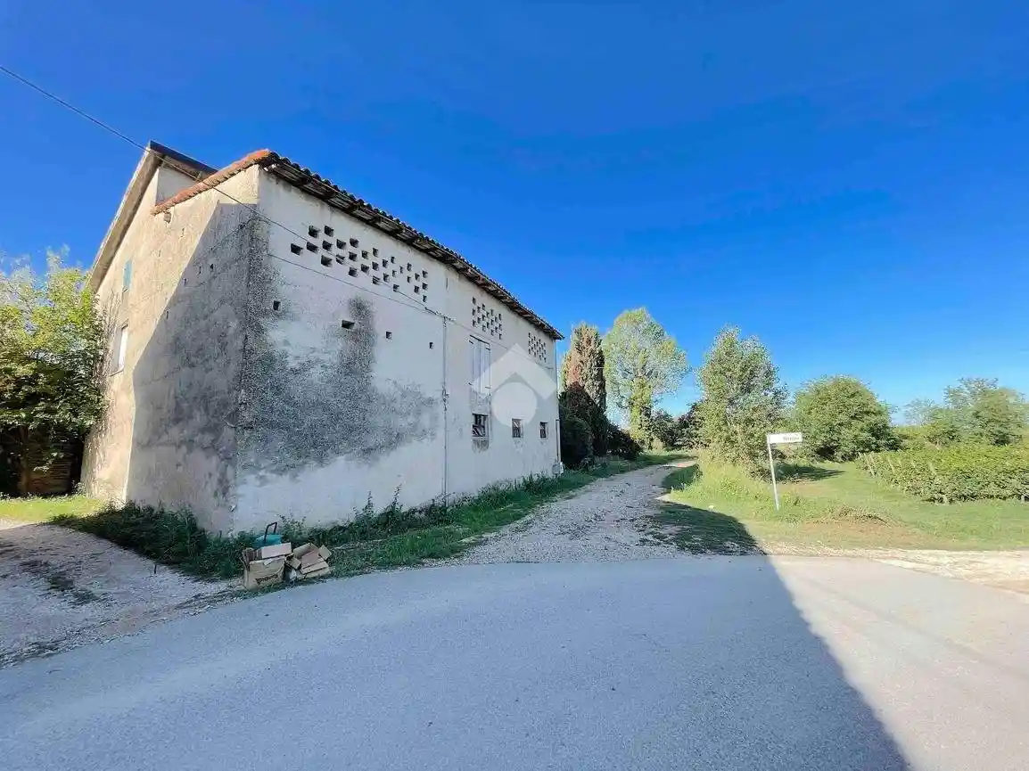 Rustico - Casale in vendita a Castelnuovo del Garda