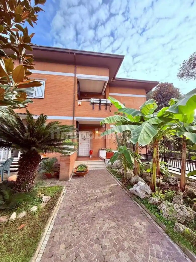 Villa plurifamiliare via Parmenisco, Casal Palocco, Roma - foto 2