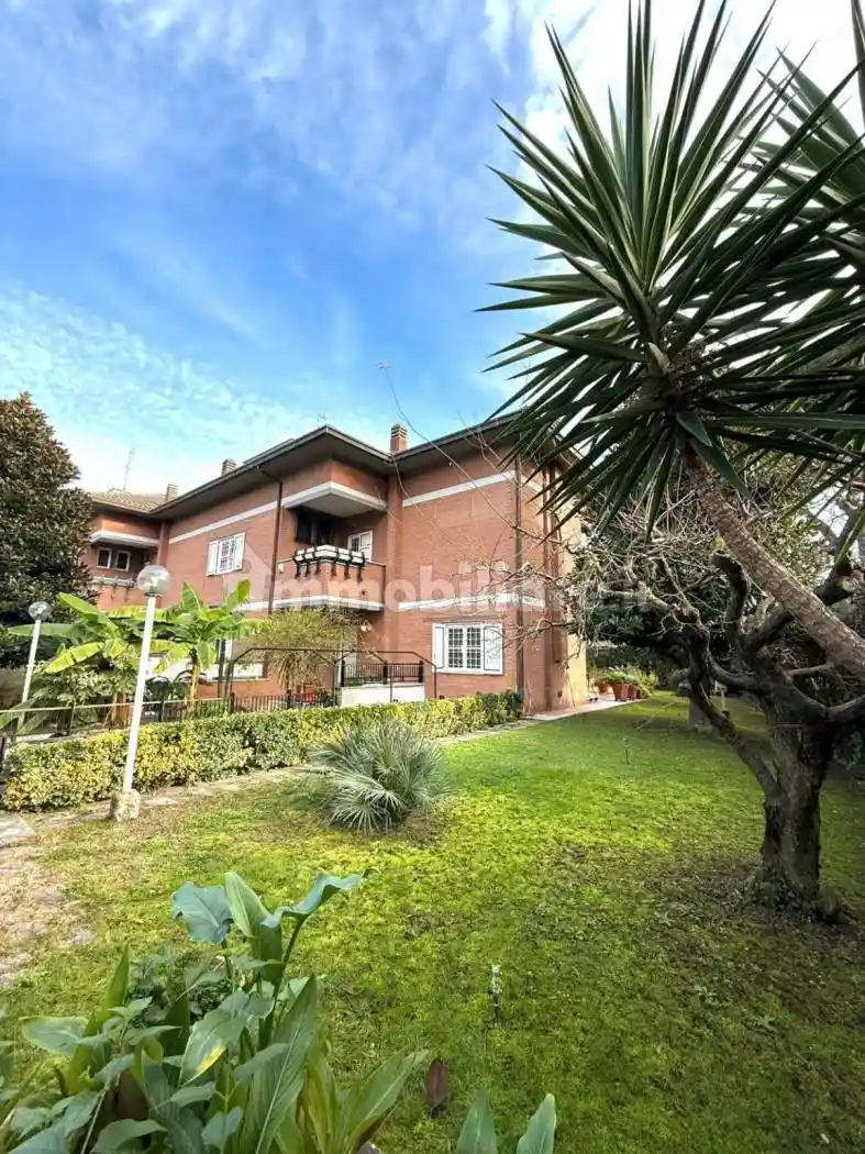 Villa plurifamiliare via Parmenisco, Casal Palocco, Roma - foto 5