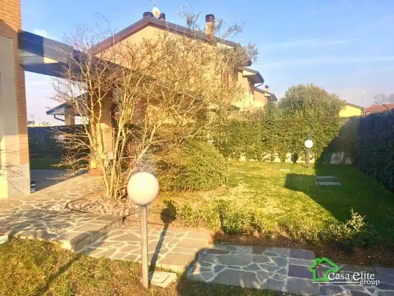 Villa bifamiliare via Padri Ladie' 67, Casaletto Lodigiano - foto 2