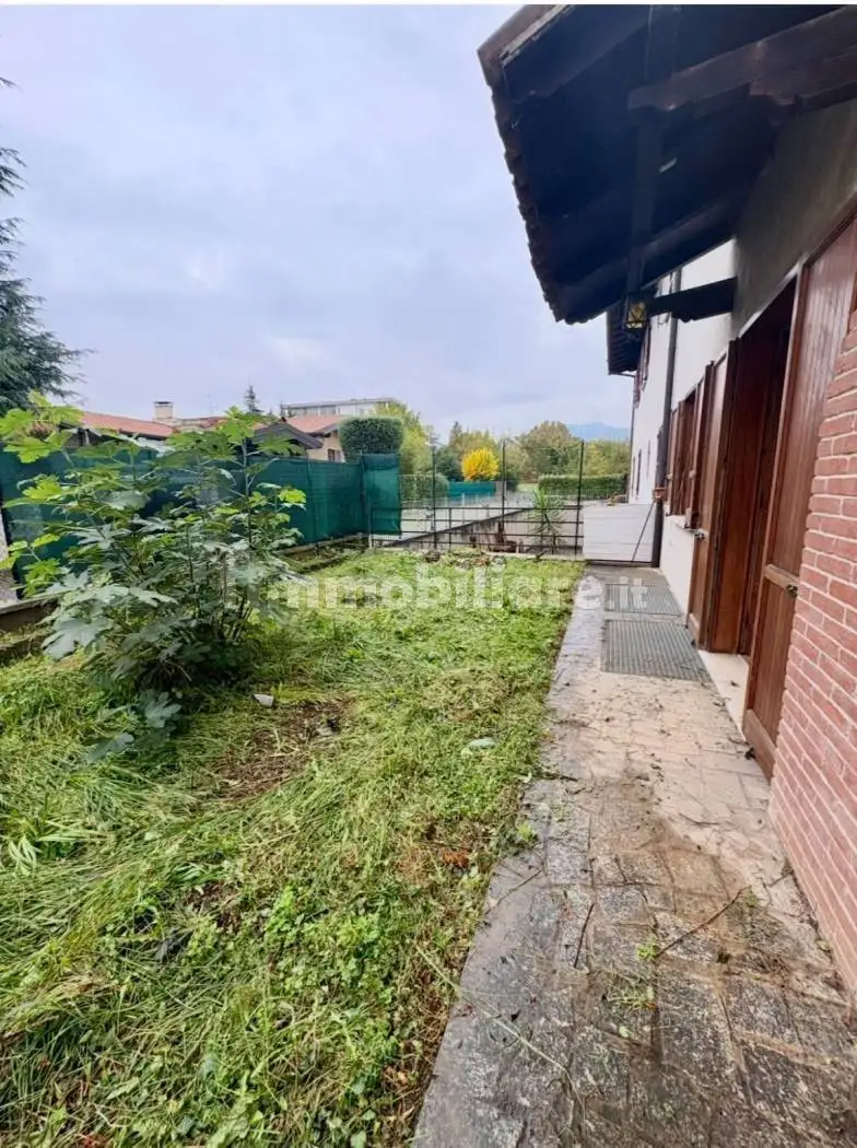 Casa indipendente in vendita a Brescia