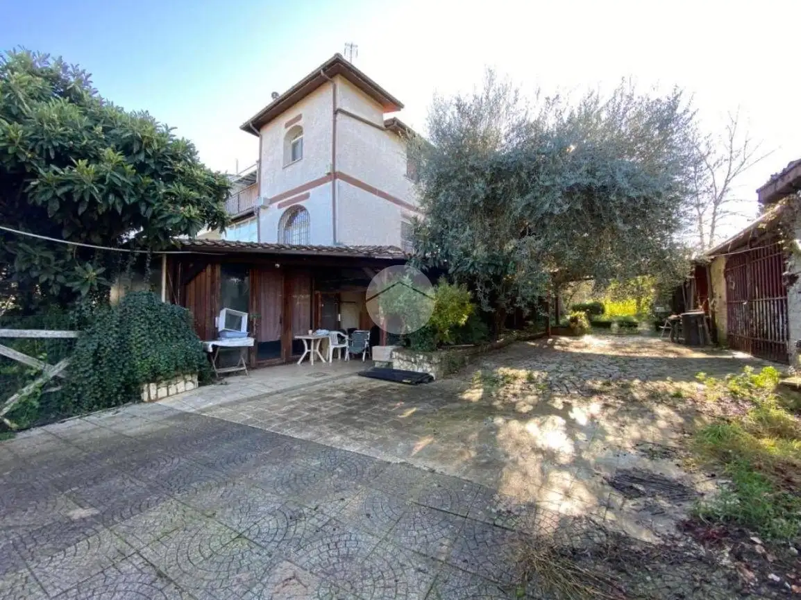 Villa in vendita a Palombara Sabina