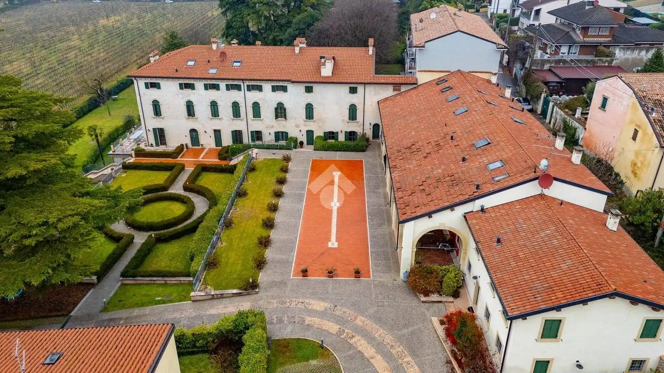 Casa indipendente in affitto a Verona