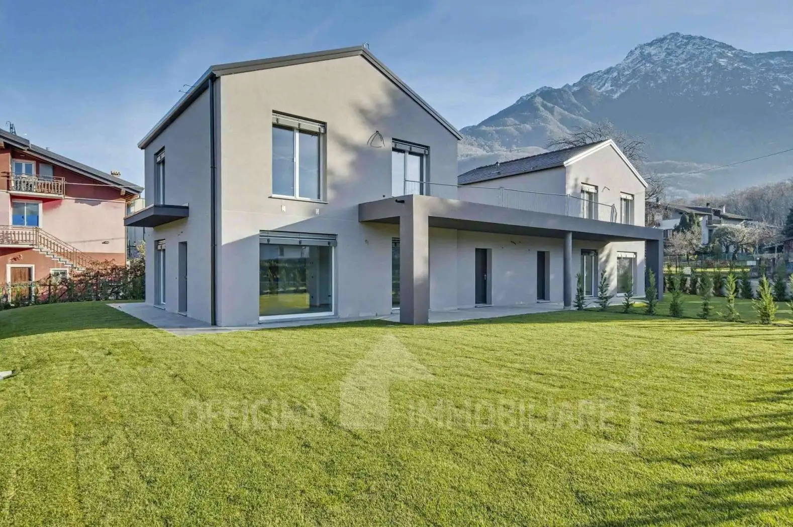 Villa in vendita a Colico