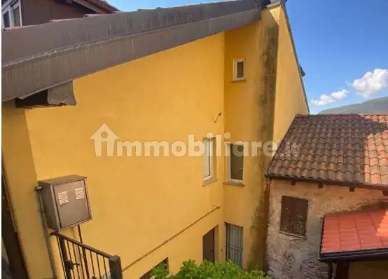 Appartamento in asta a Maccagno con Pino e Veddasca