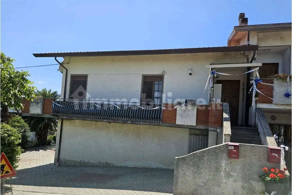 Villa in asta a Montecalvo in Foglia