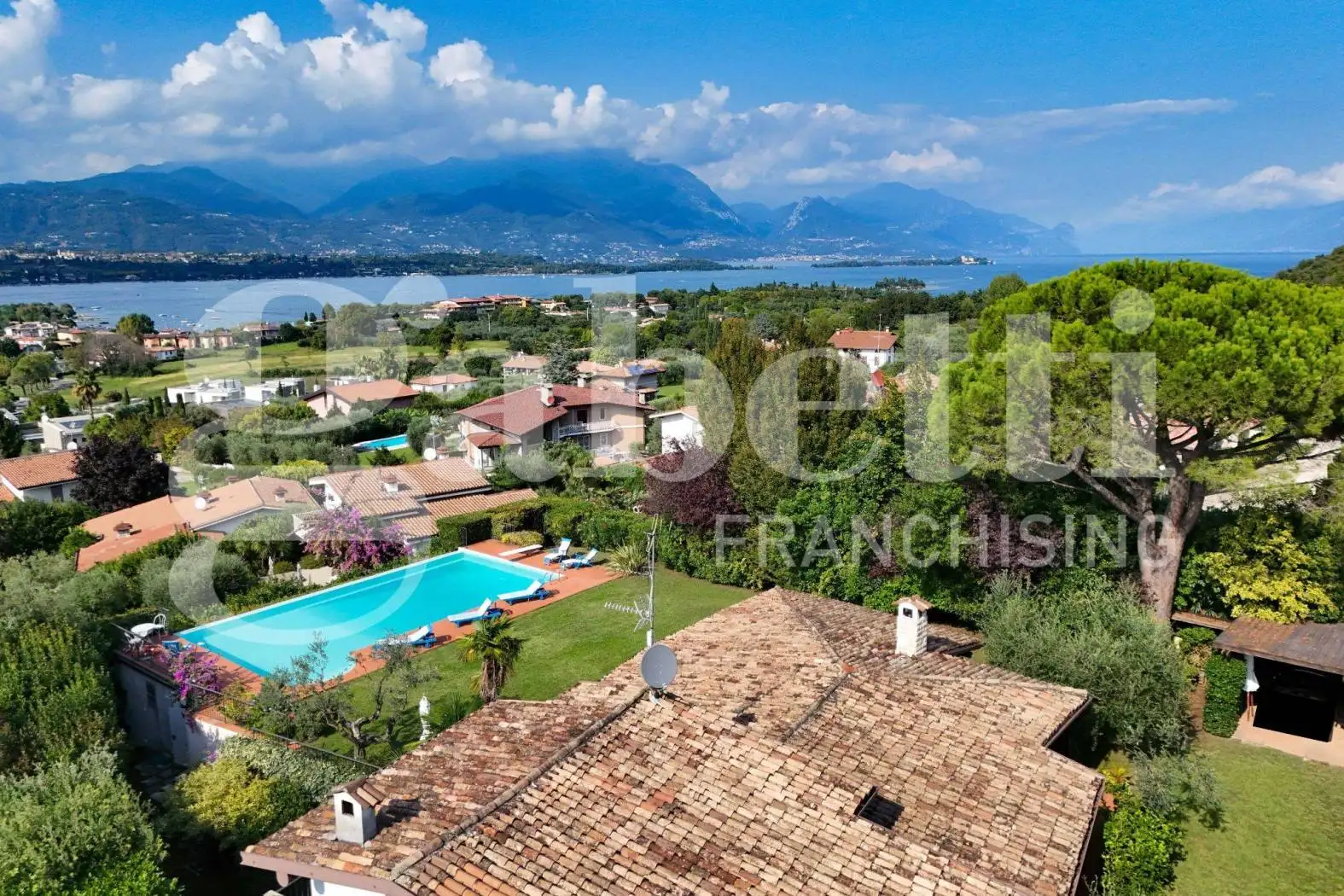 Villa in vendita a Manerba del Garda