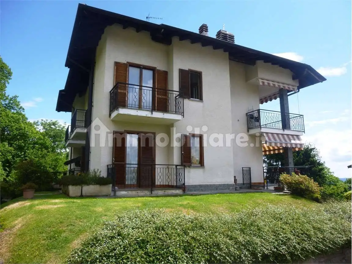 Appartamento in vendita a Nebbiuno