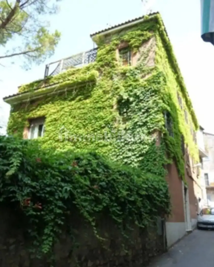 Villa in vendita a Palombara Sabina