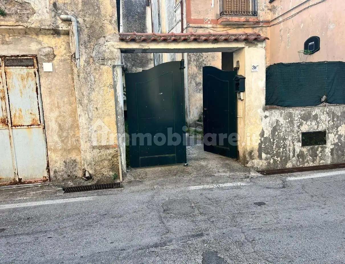 Appartamento in asta a Giffoni Sei Casali