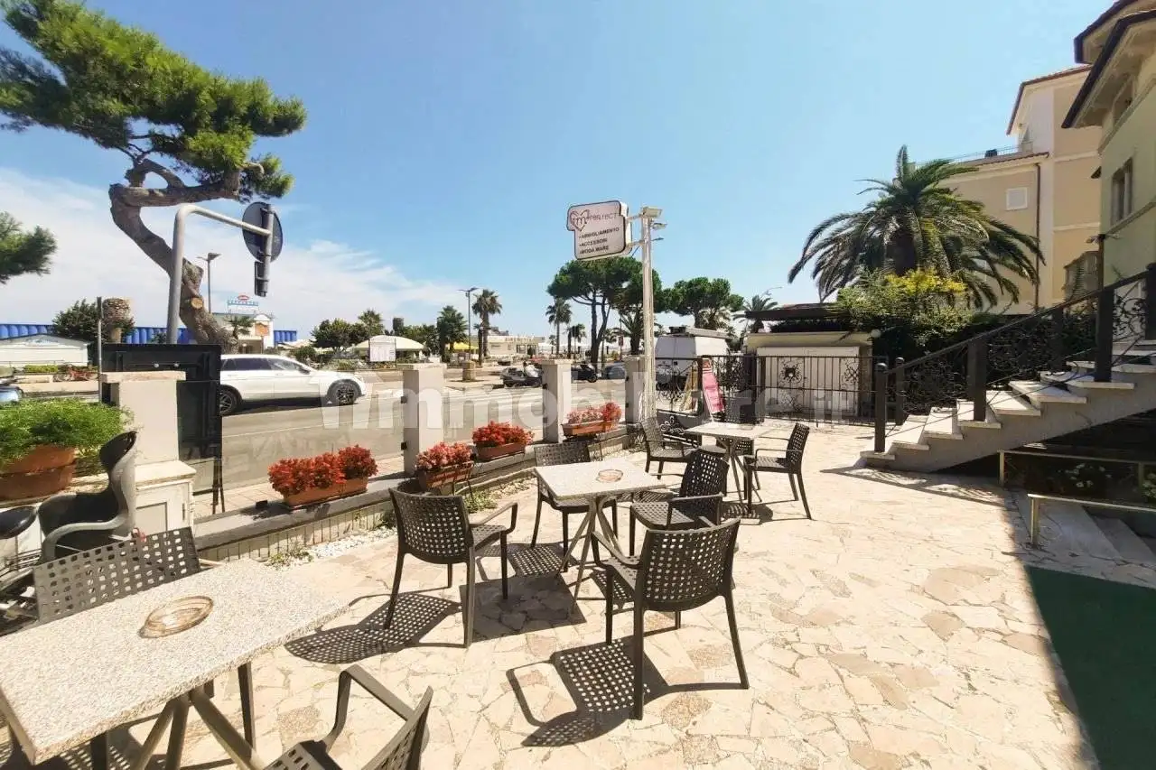 Palazzo - Edificio in vendita a Tortoreto