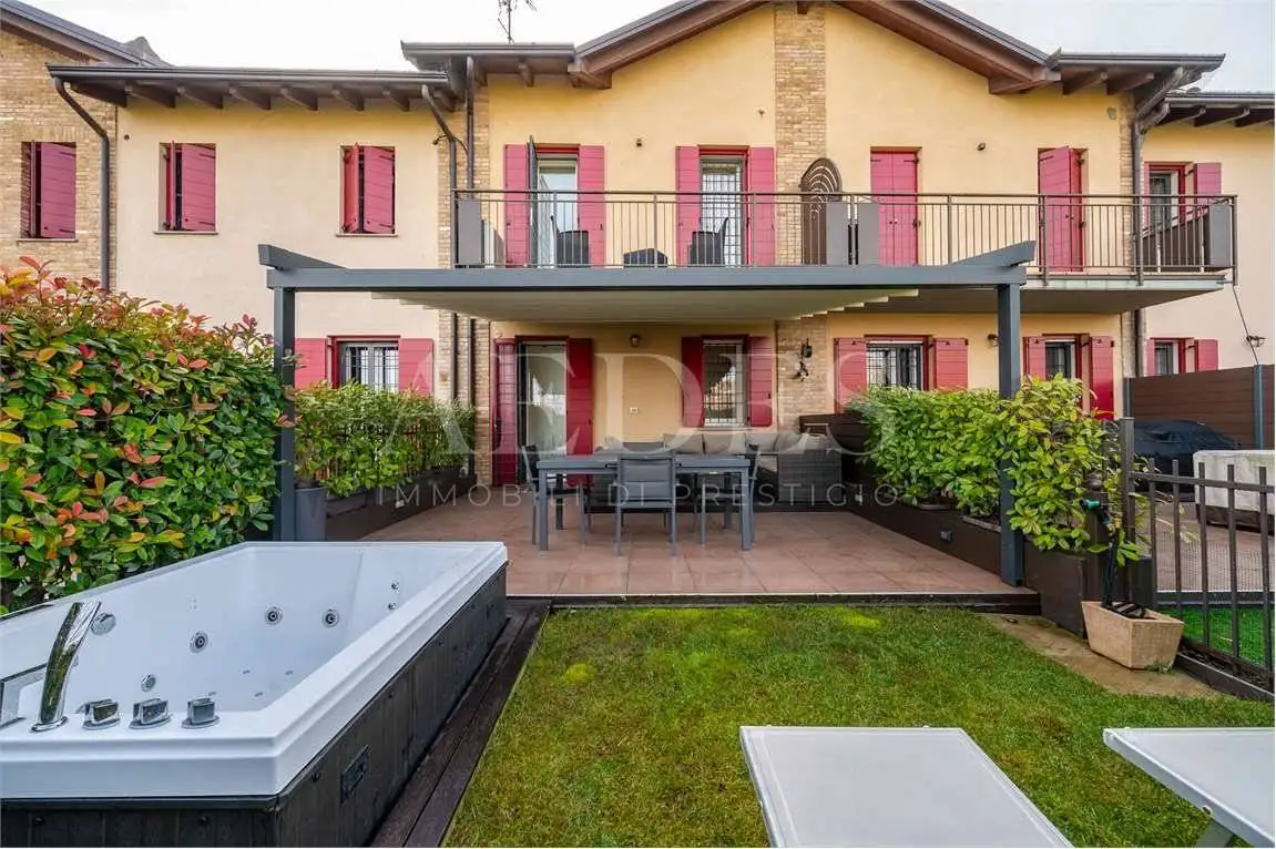 Villetta a schiera in vendita a Castelvetro di Modena