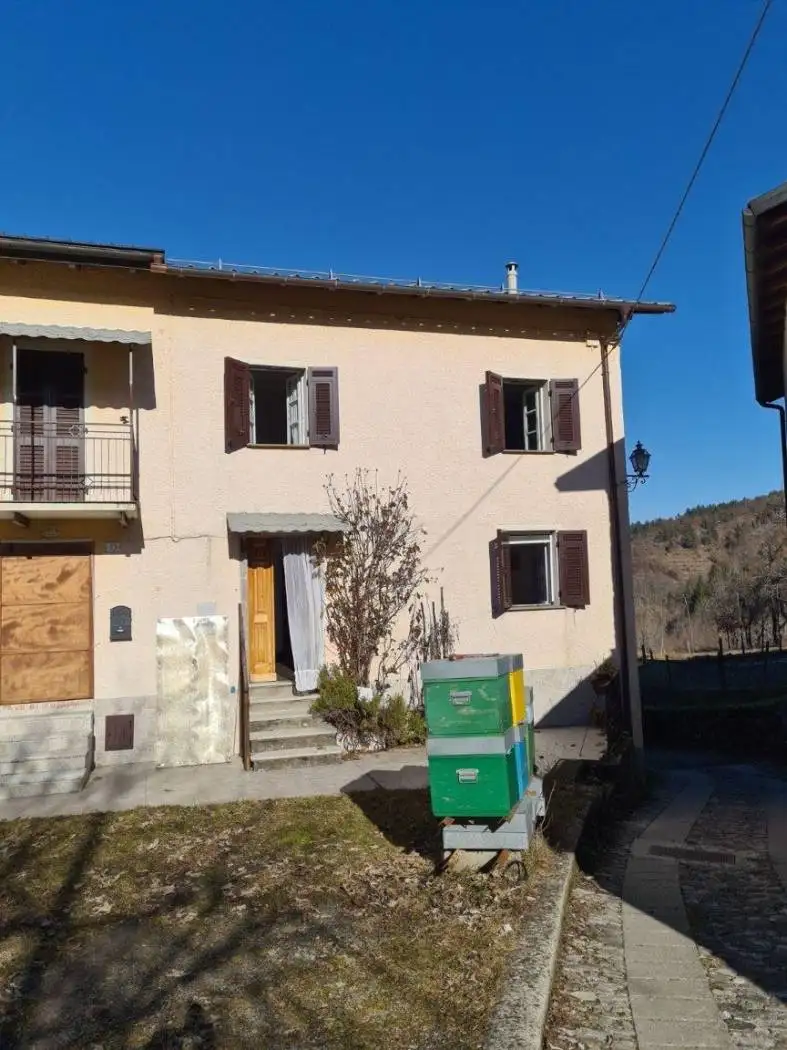 Casa indipendente in vendita a Rezzoaglio