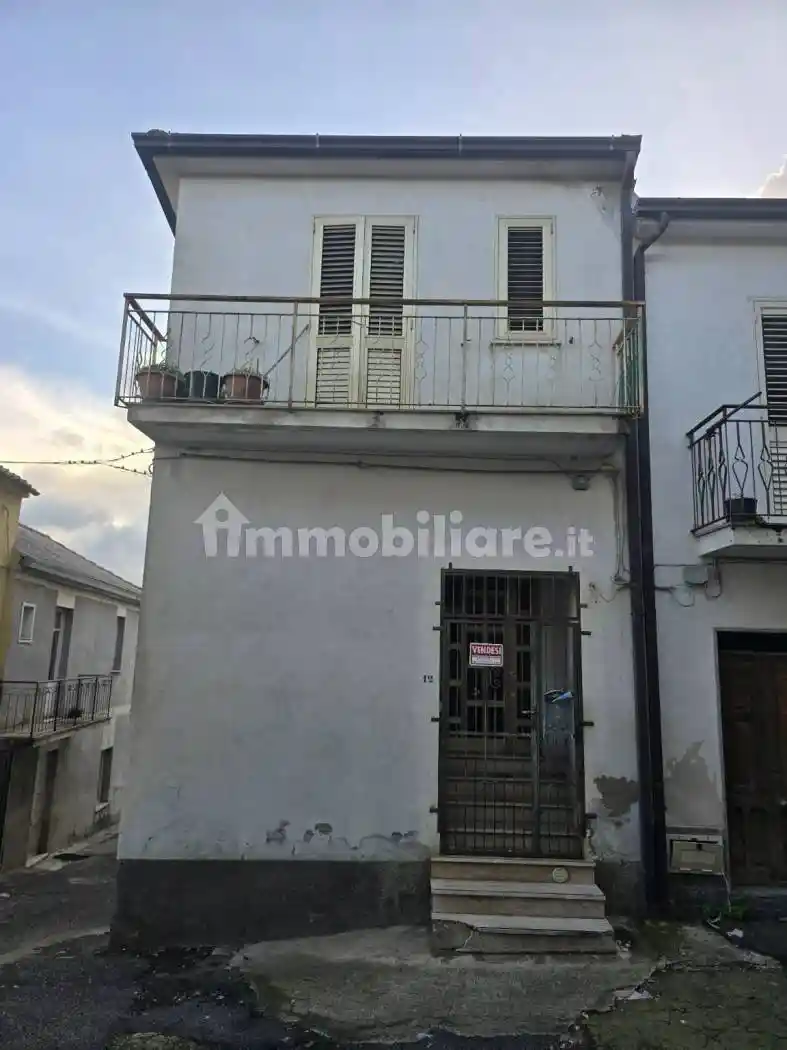 Trilocale via Orazi e Curazi 12, Centro, Borgia - foto 2