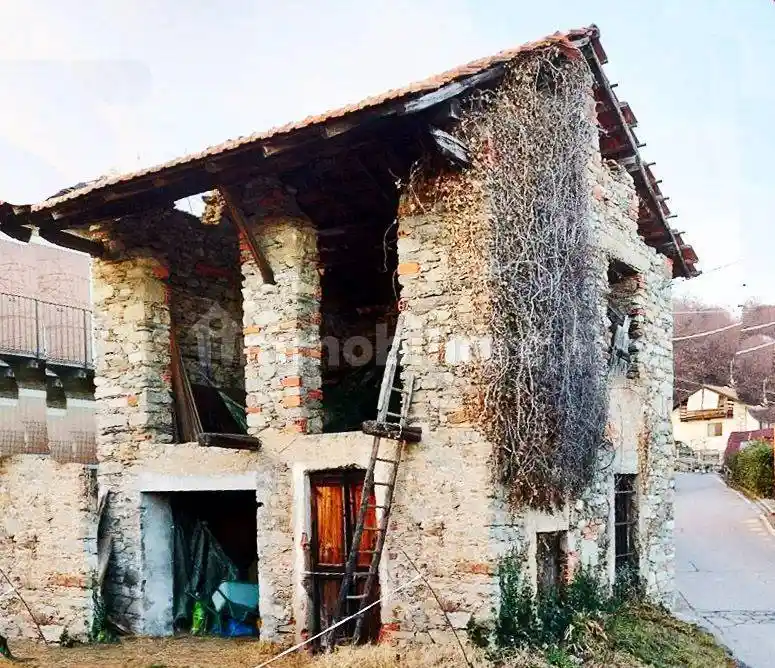 Rustico - Casale in vendita a Massino Visconti