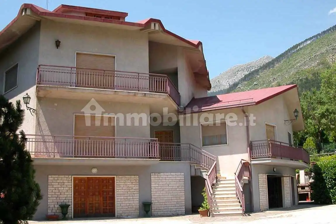 Villa in vendita a Celano