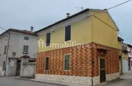Casa indipendente in asta a Monticelli d'Ongina