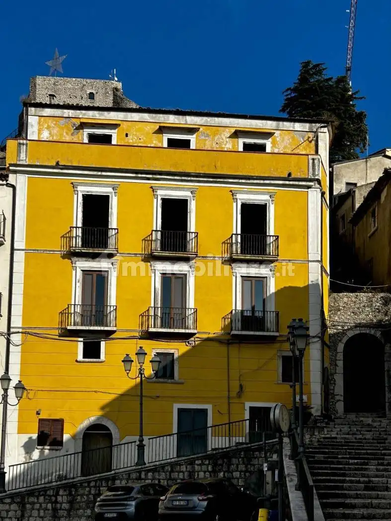 Palazzo - Edificio in vendita a Guardia Sanframondi