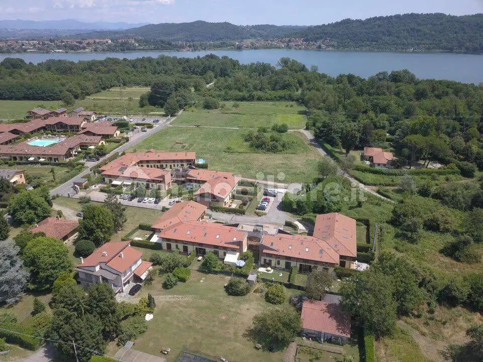 Villetta a schiera in vendita a Comabbio