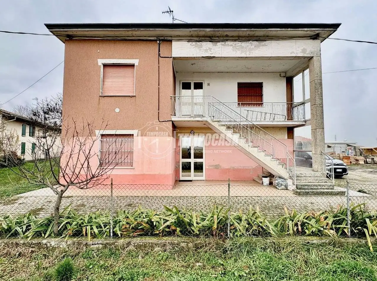 Casa indipendente in vendita a Mirandola