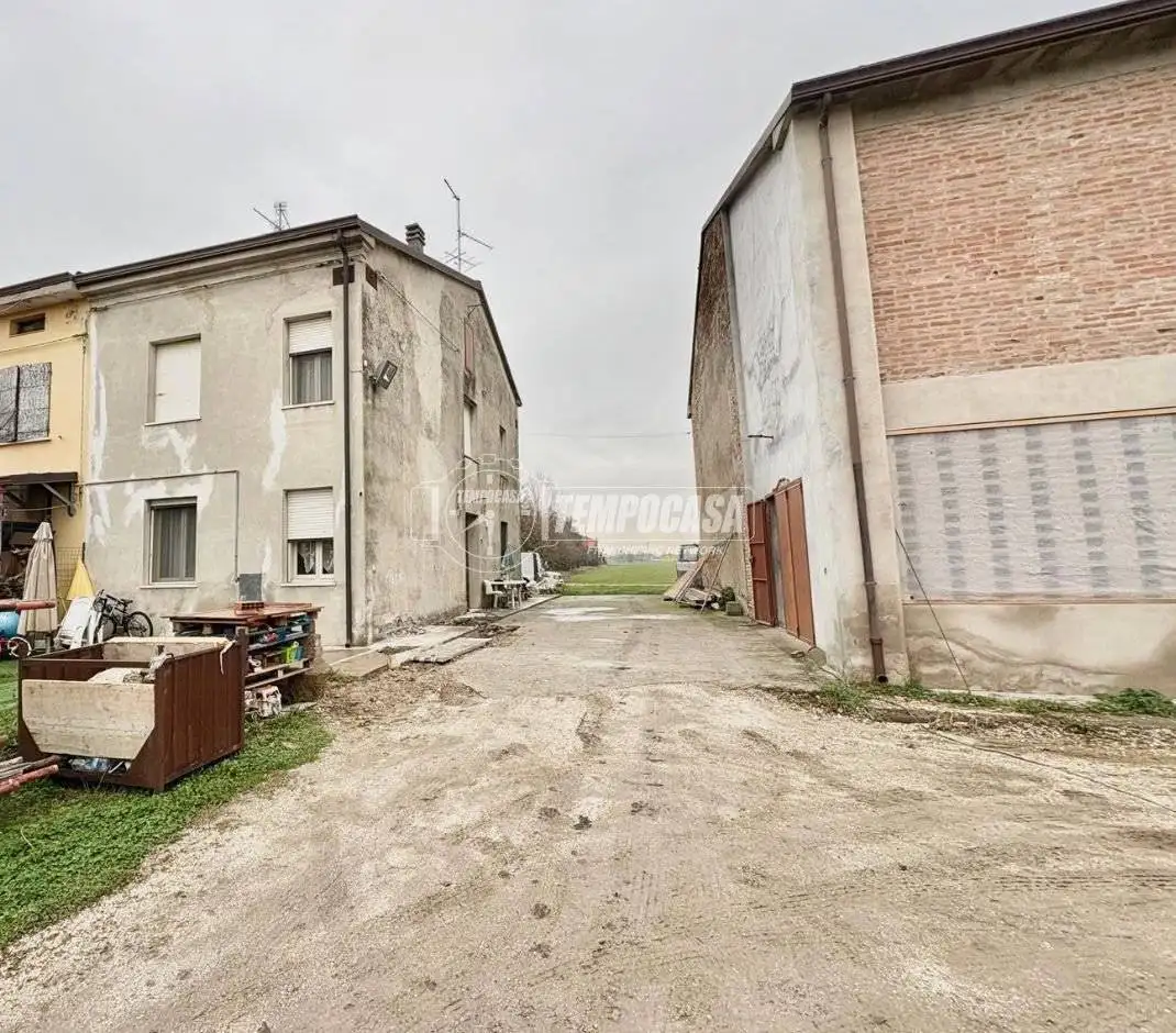 Casa indipendente in vendita a Mirandola