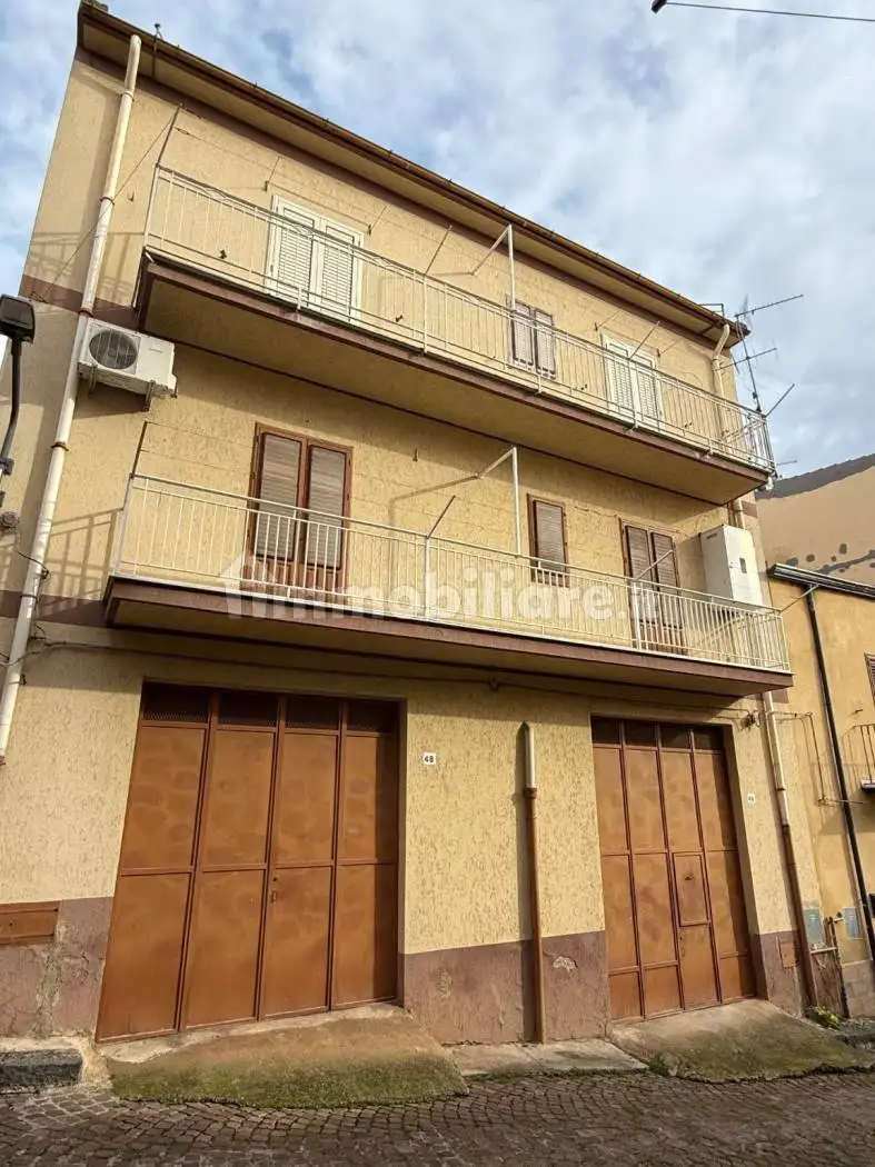 Palazzo - Edificio in vendita a Resuttano