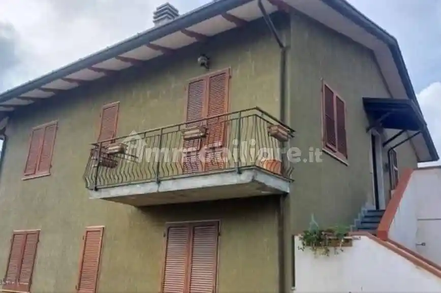 Casa indipendente in vendita a Massa
