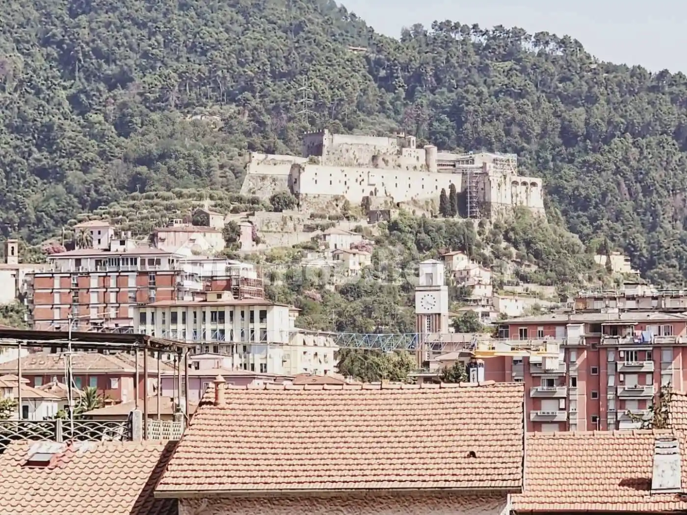 Casa indipendente in vendita a Massa