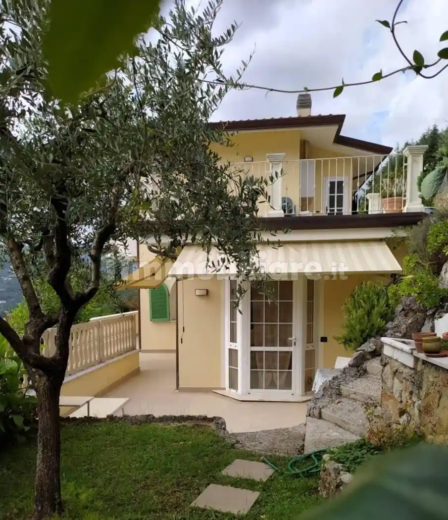 Villa in vendita a Carrara