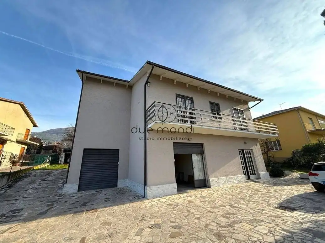 Villa in vendita a Trevi