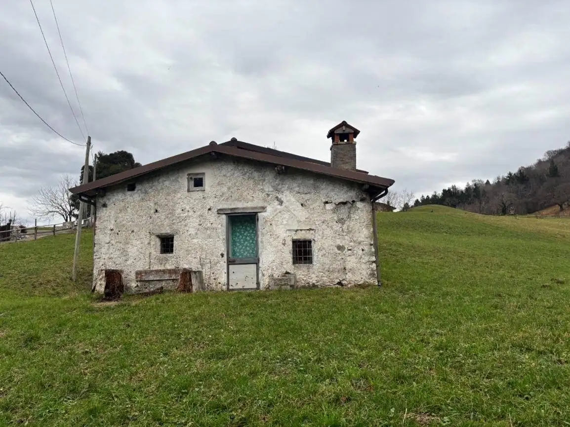 Casa indipendente in vendita a Tavernola Bergamasca