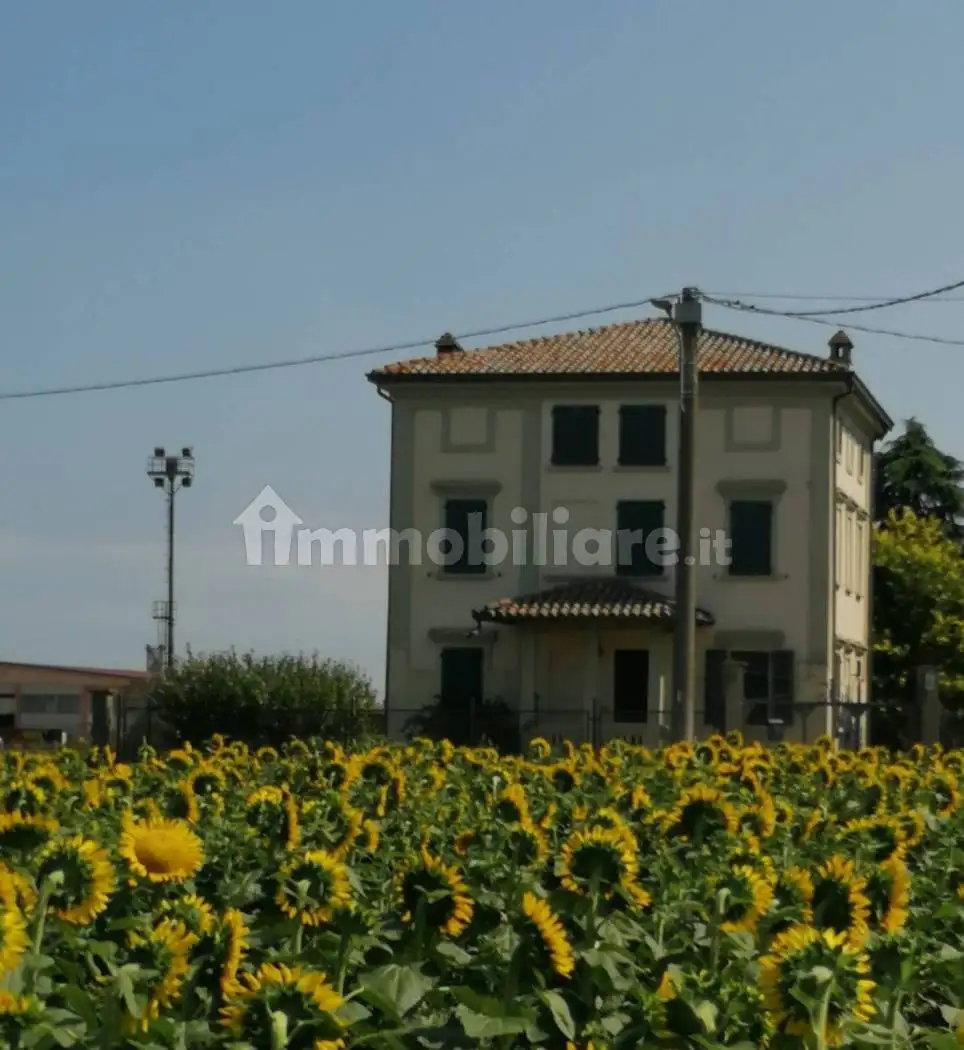 Villa in vendita a Broni