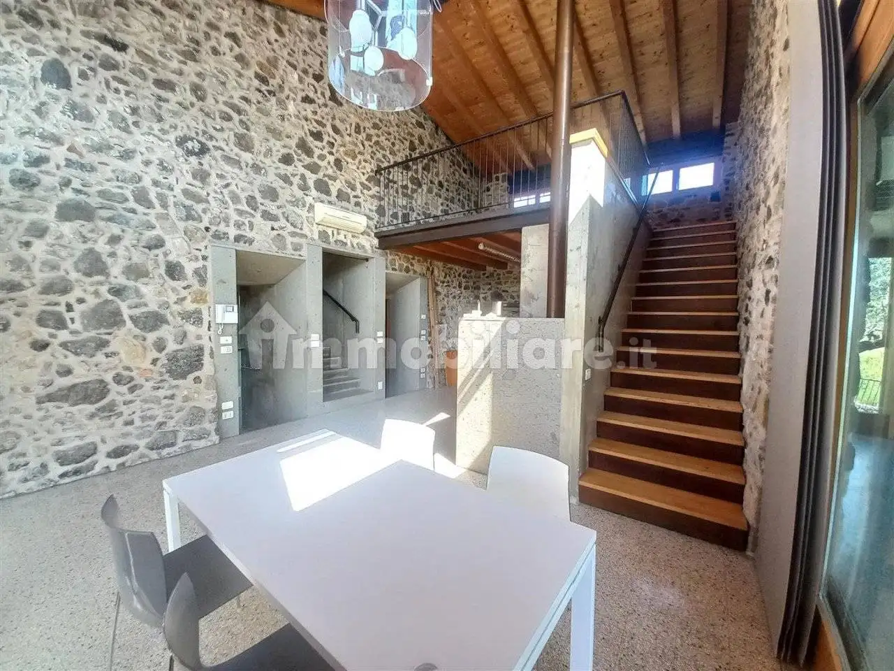 Casa indipendente in affitto a Colceresa