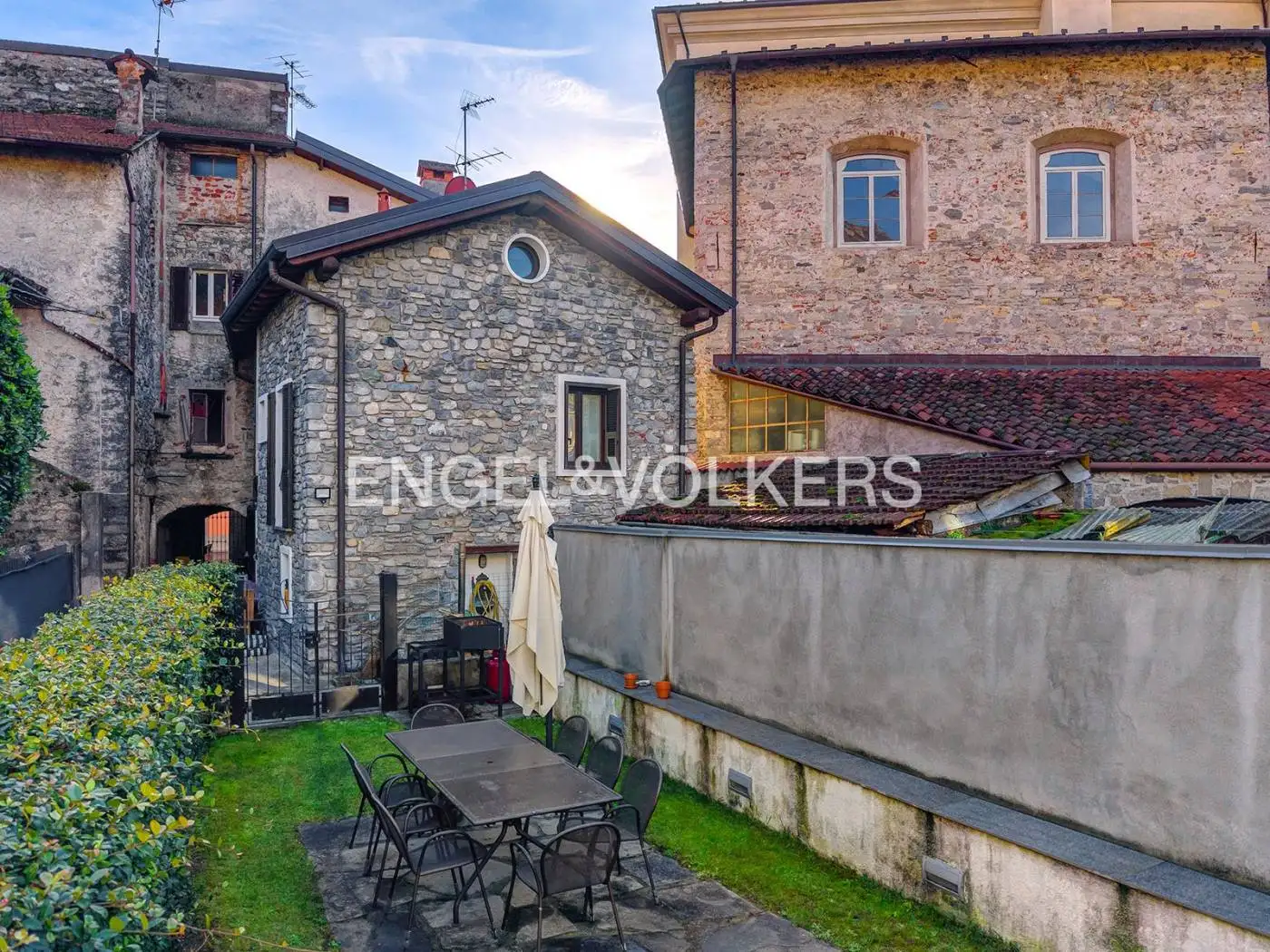 Villa in vendita a Mandello del Lario