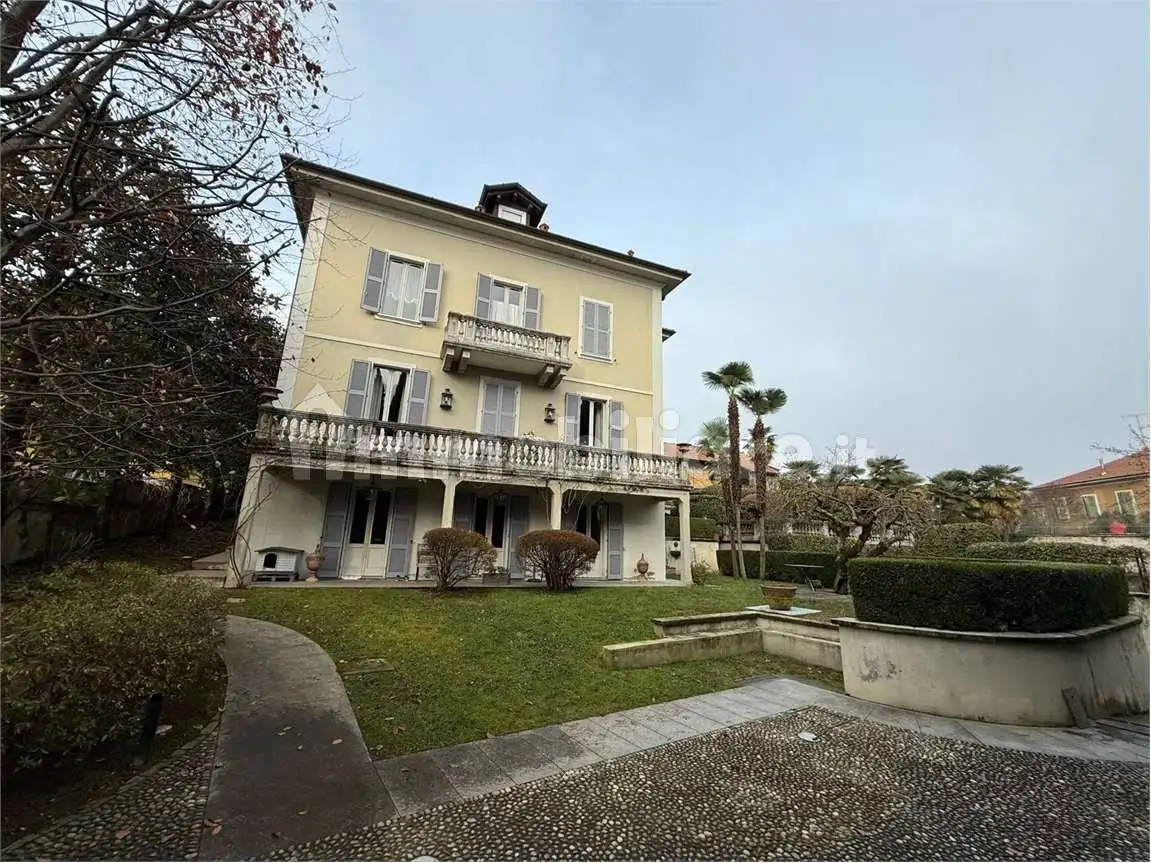 Villa in vendita a Invorio