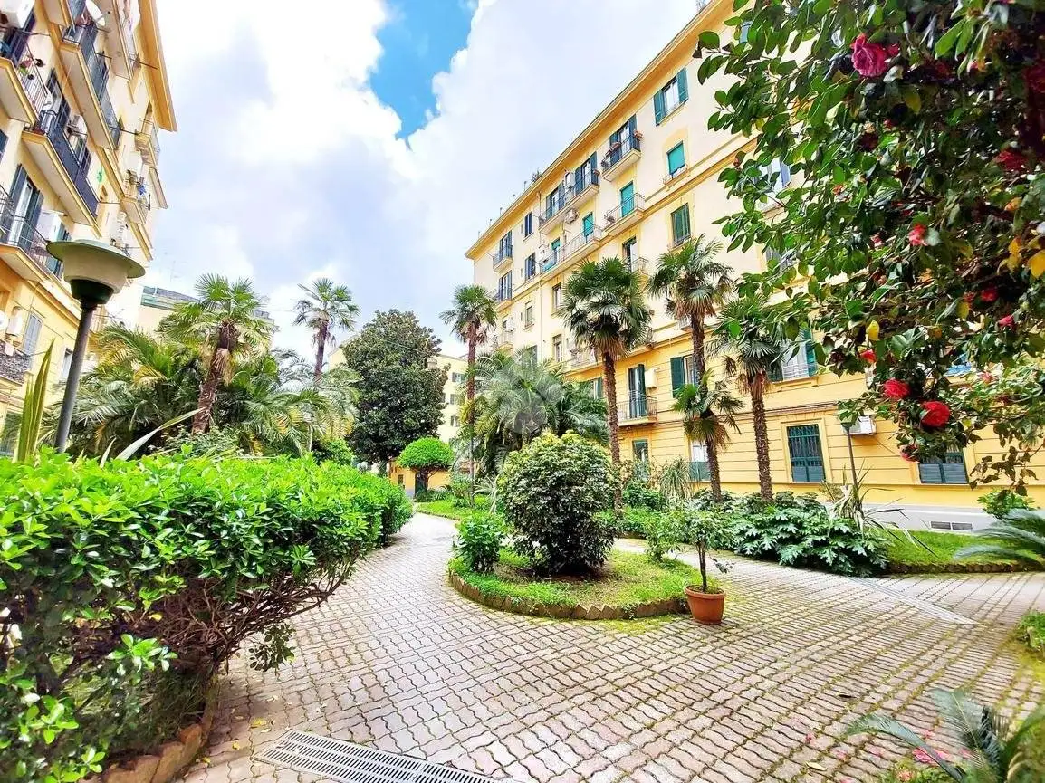 Appartamento in vendita a Napoli
