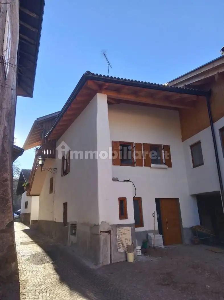 Appartamento in vendita a Castello-Molina di Fiemme