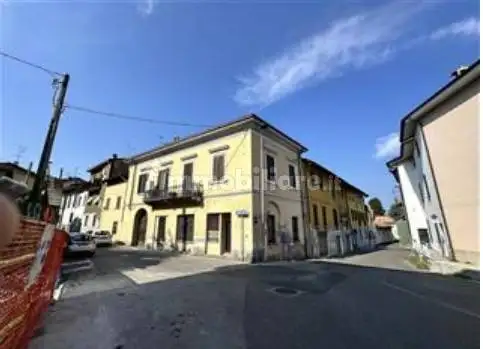 Appartamento in asta a Veduggio con Colzano