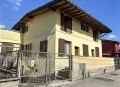 Appartamento in asta a Macherio