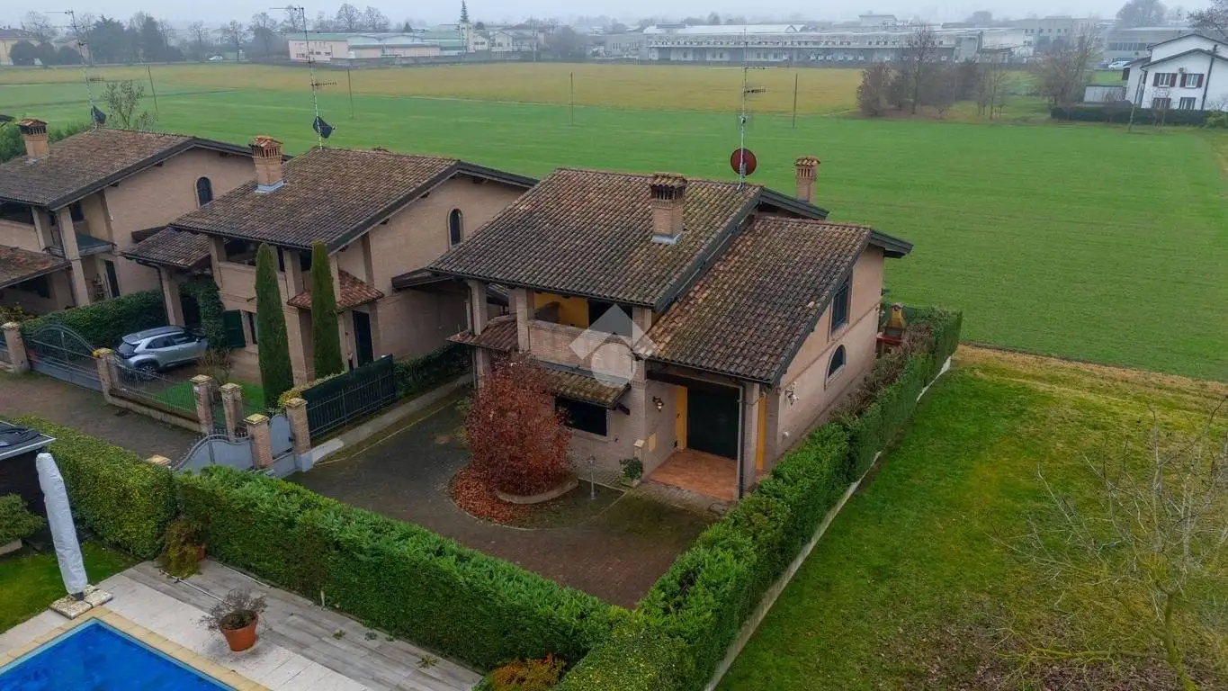 Casa indipendente in vendita a Cadelbosco di Sopra