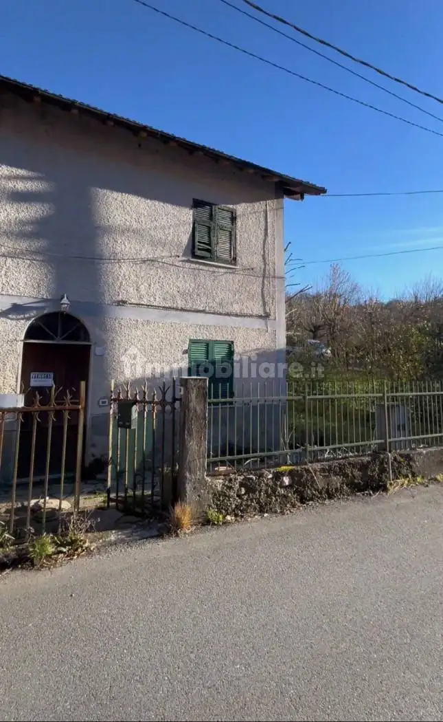Casa indipendente in vendita a Savignone