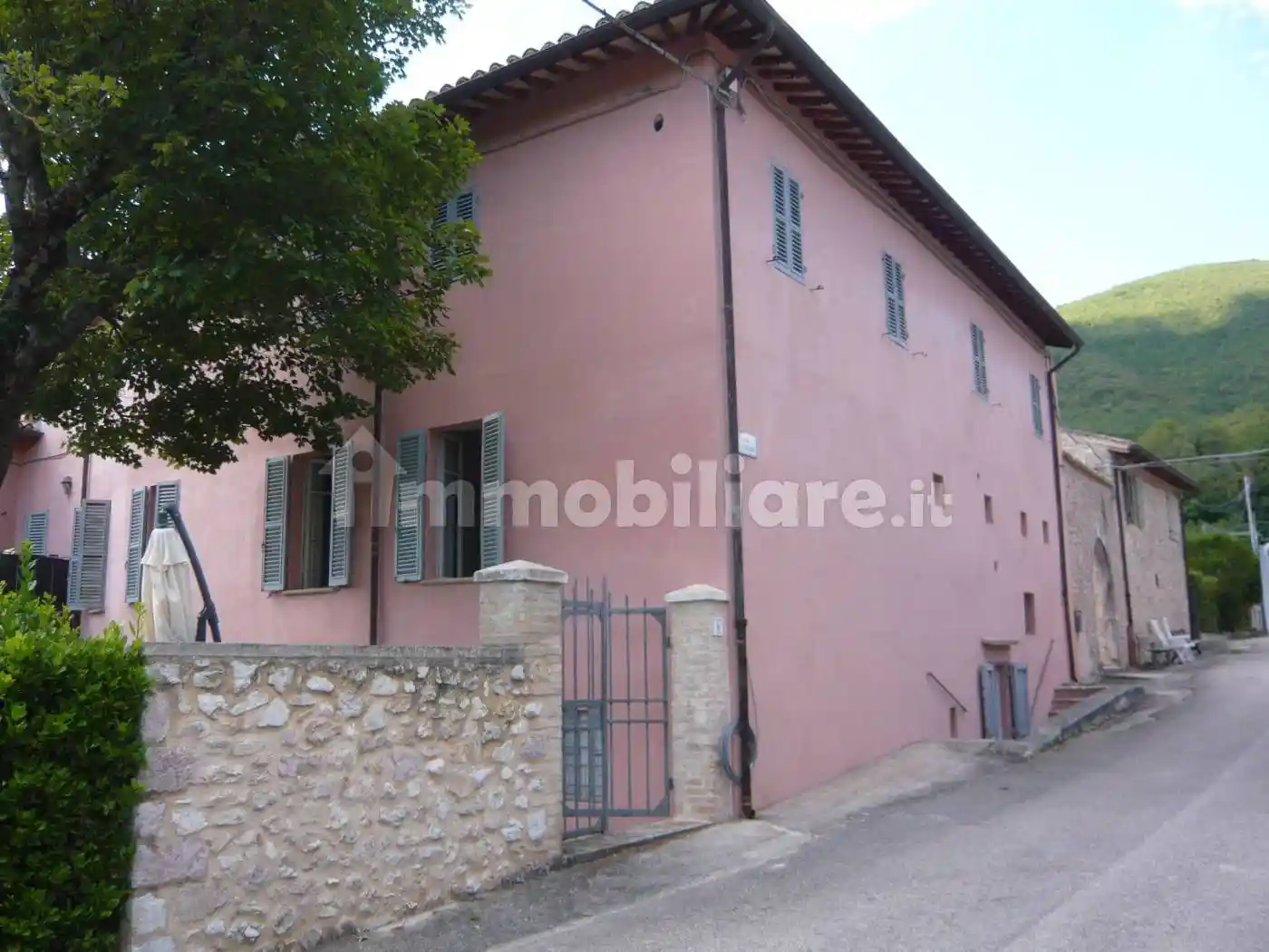 Palazzo - Edificio in vendita a Vallo di Nera