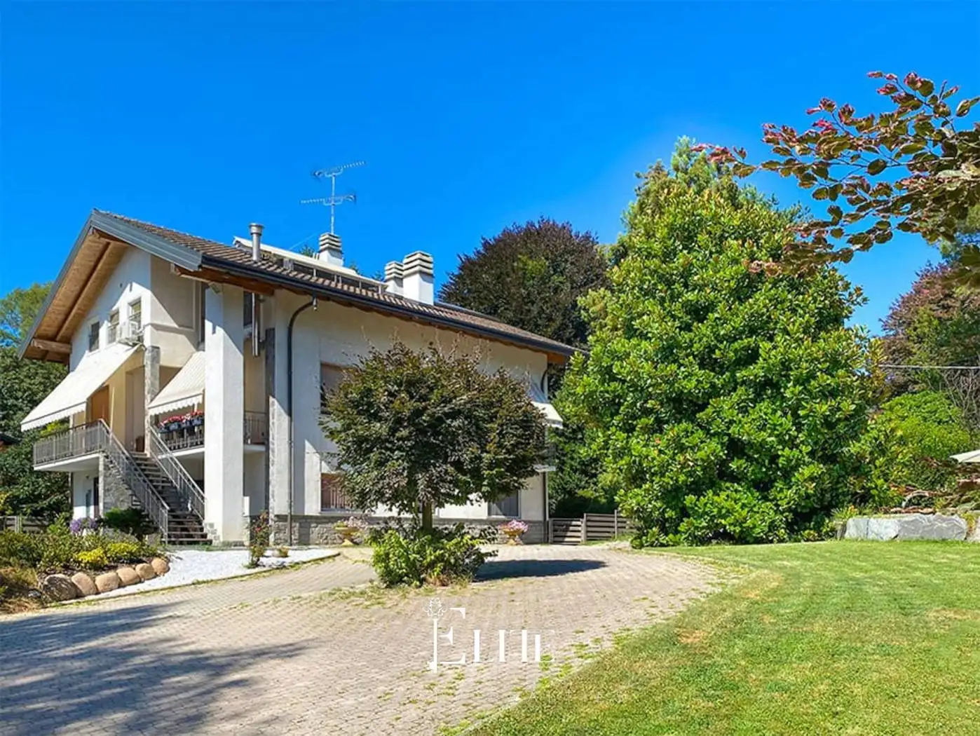 Villa in vendita a Sesto Calende