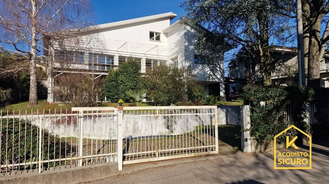 Villa in vendita a Vergiate