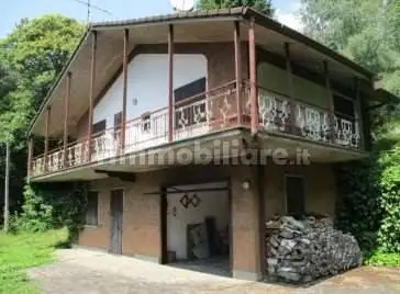 Villa in asta a Grone