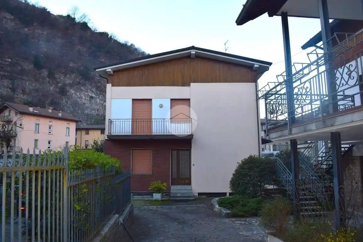 Casa indipendente in vendita a Breno