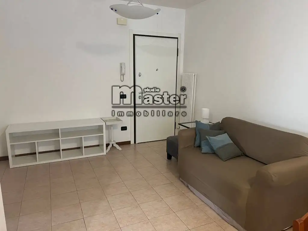 Appartamento in affitto a Paese