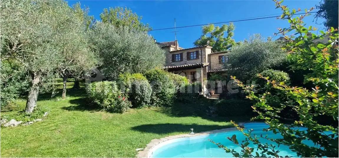 Rustico - Casale in vendita a Todi