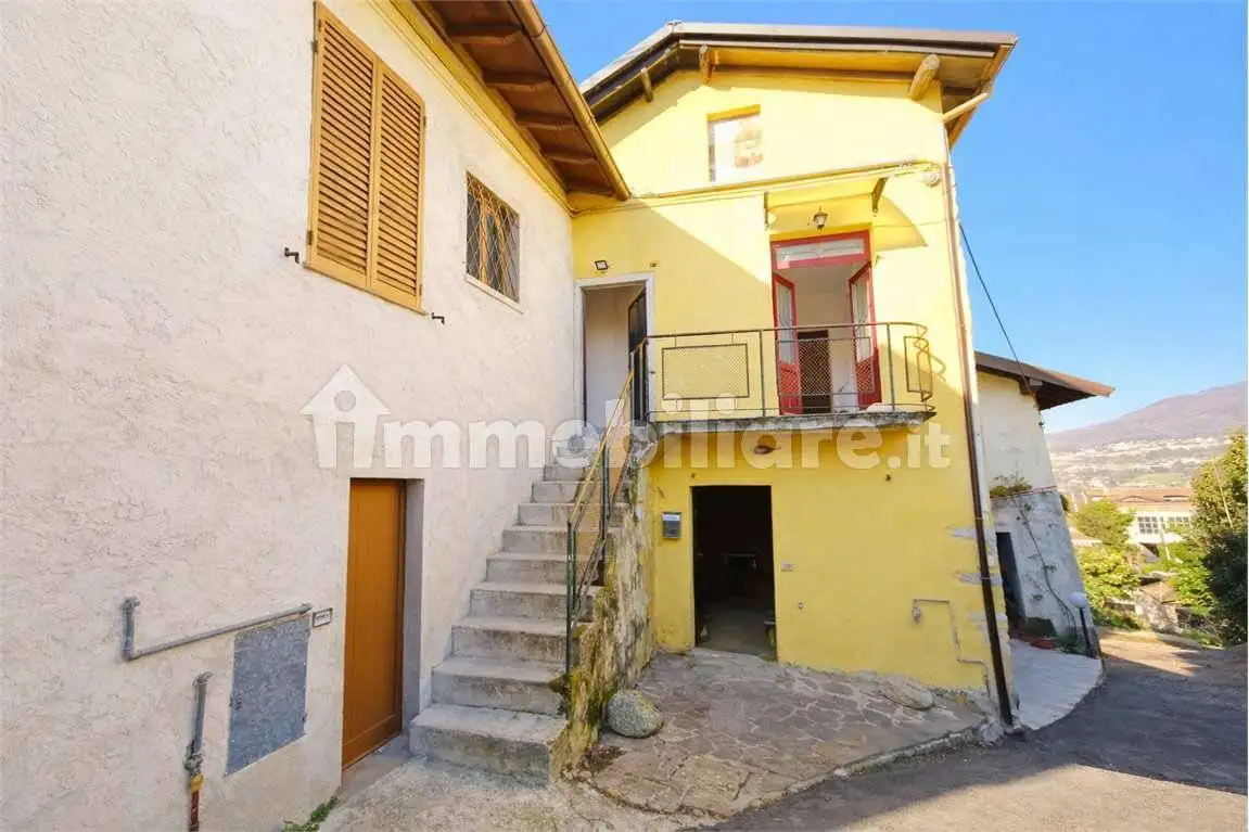 Casa indipendente in vendita a Gavirate