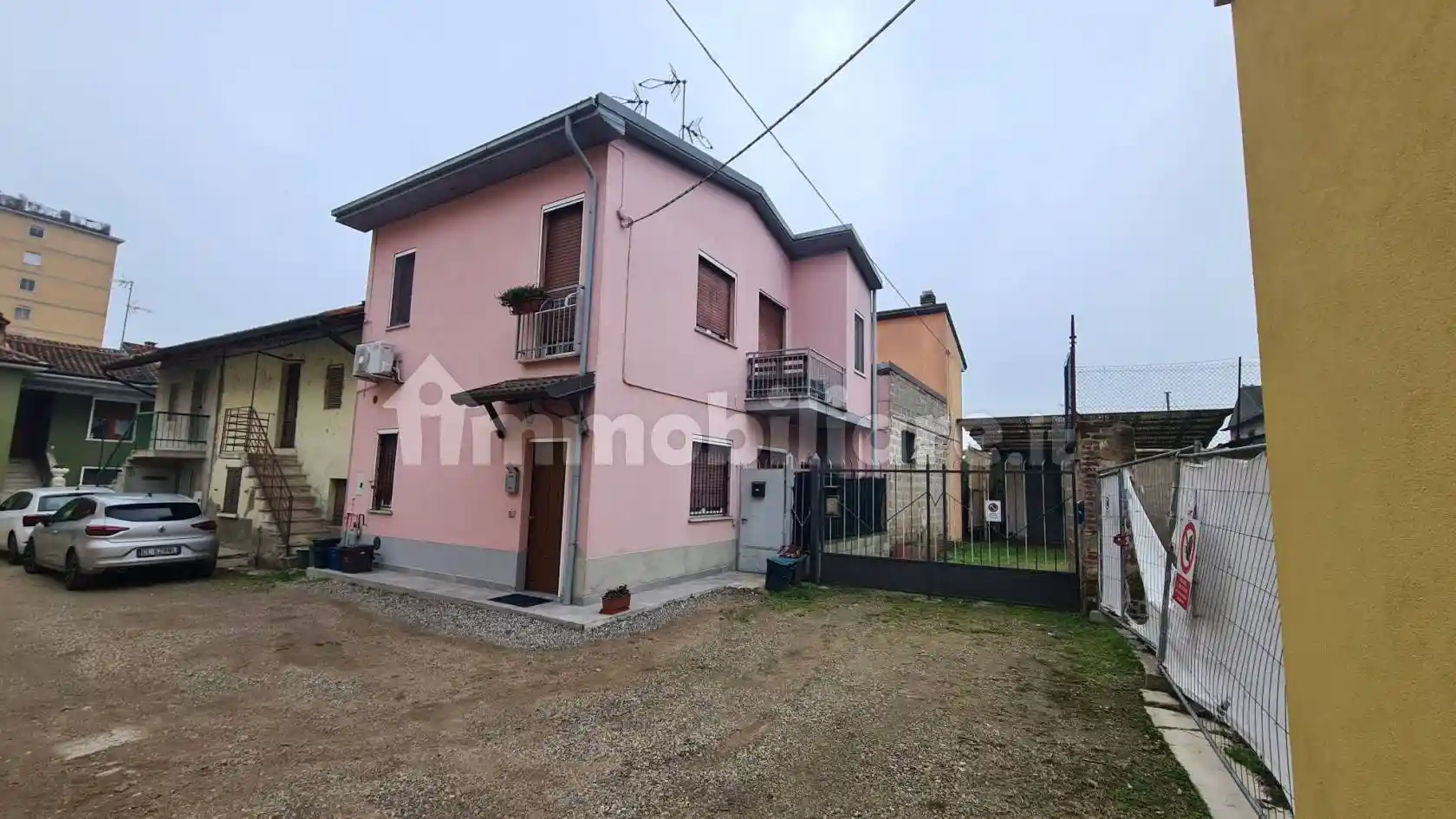 Palazzo - Edificio in Affitto - foto 3